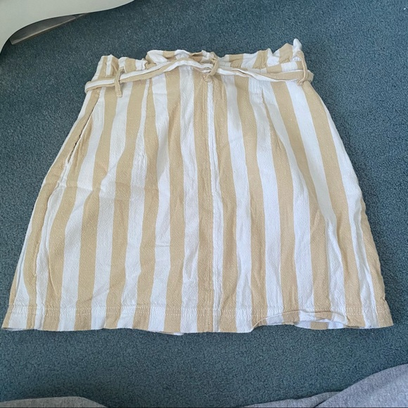 Hollister skirt - Picture 2 of 3